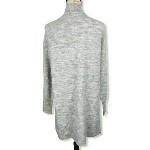 Chelsea 28- Gray cardigan- S